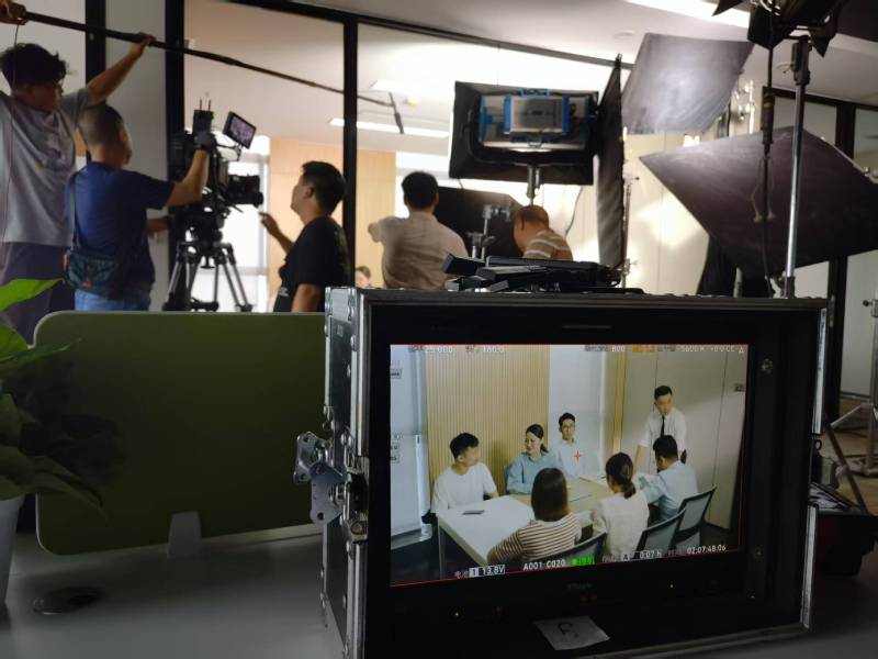 南湖区TVC拍摄公司：科技产品视觉化大师，诠释未来感与功能美学