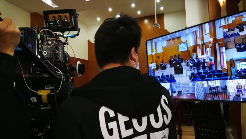 AI生成VS人工创意——南湖区广告片拍摄公司的技术浪漫主义实践